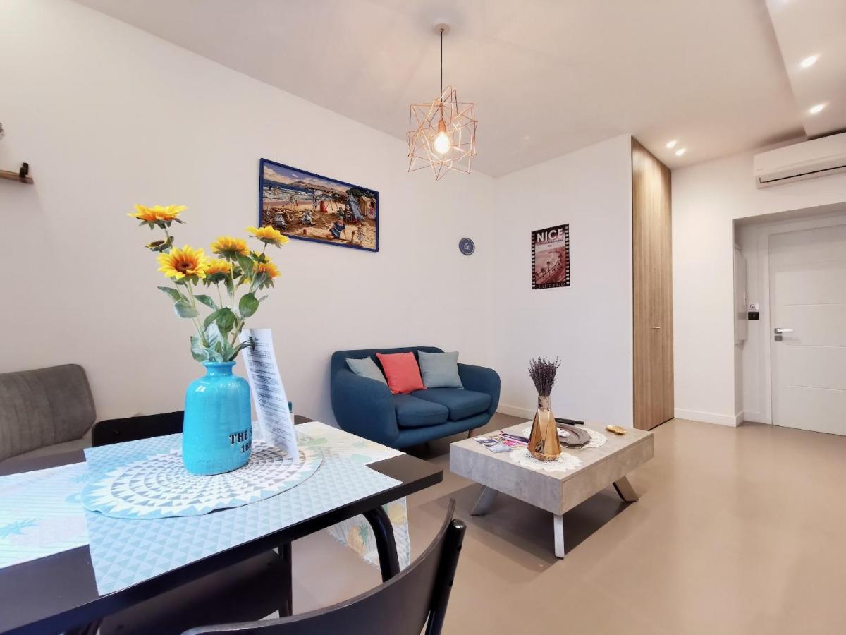 Le Petit Balcon By Booking Guys Niza Exterior foto